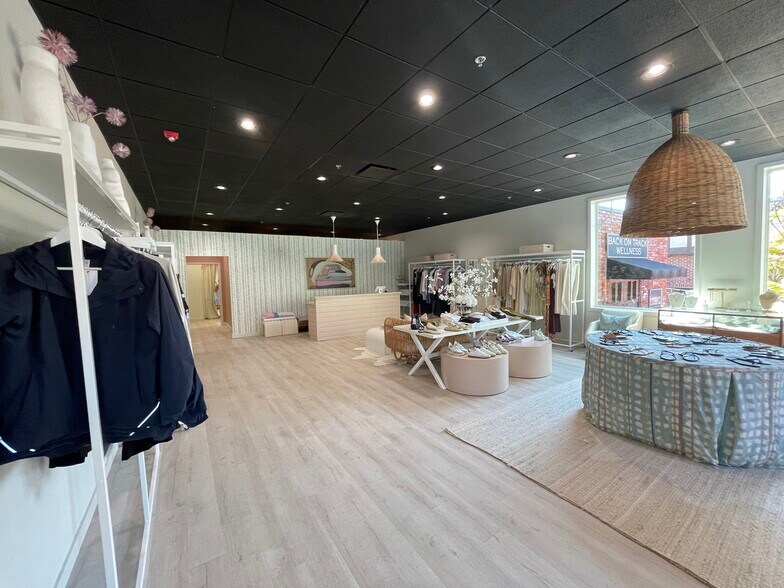 More Photos Of 2003 Cahaba Rd, Mountain Brook Freestanding For Lease