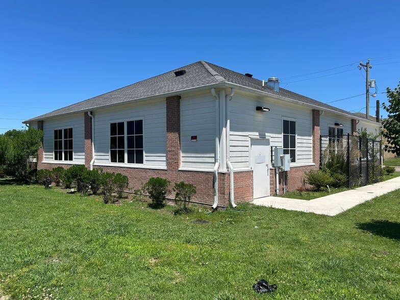 More Photos Of 1137 London Blvd, Portsmouth Freestanding For Sale