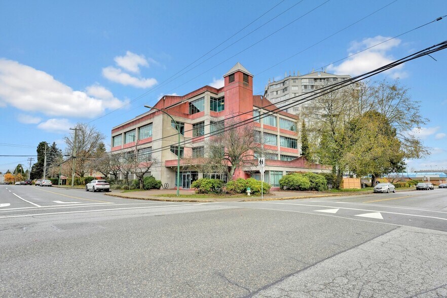 Primary Photo Of 11861 88 Av, Delta Medical For Lease