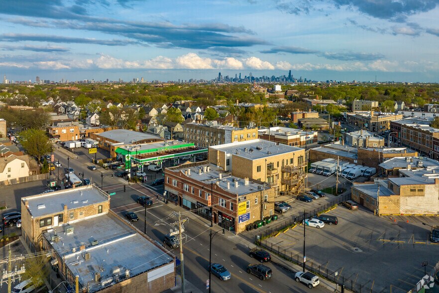More Photos Of 4001 W Montrose Ave, Chicago Storefront For Lease
