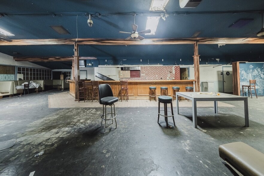 More Photos Of 7277 Foothill Blvd, Tujunga Restaurant For Lease