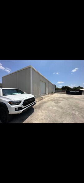 More Photos Of 1604 Olive St, Lakeland Industrial For Sale