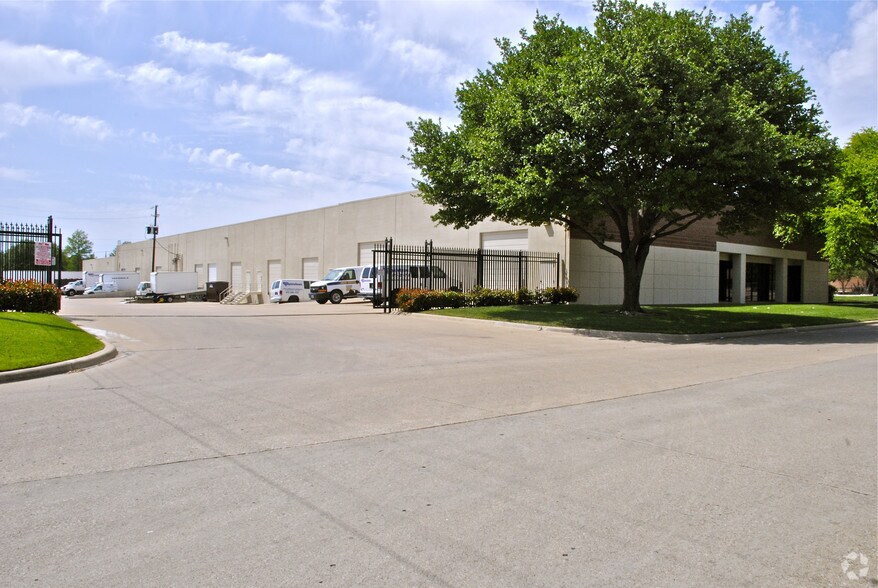 More Photos Of 12002-12046 Forestgate Dr, Dallas Showroom For Lease