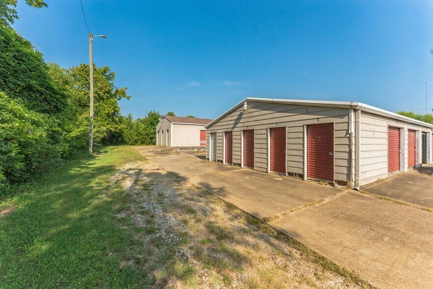 More Photos Of 675 N Jefferson St, Houston Self Storage For Sale