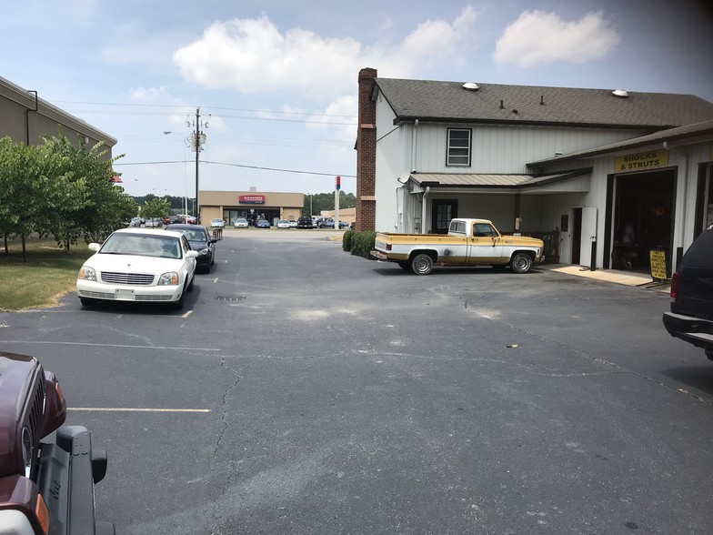 More Photos Of 512 N Berkeley Blvd, Goldsboro Auto Repair For Lease