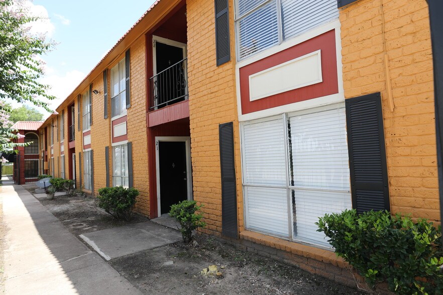 More Photos Of 701 Preston, Pasadena Apartments For Sale