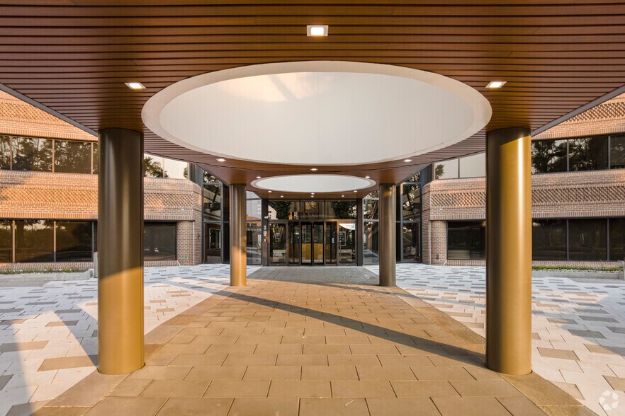 More Photos Of 13873 Park Center Rd, Herndon Office For Lease