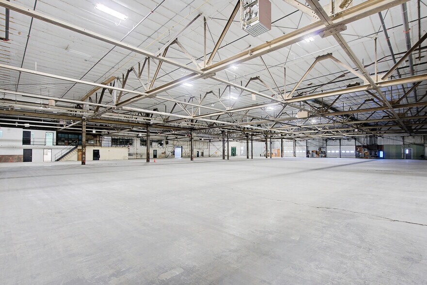 More Photos Of 1375 Rue Brouillette, Saint-hyacinthe Manufacturing For Lease