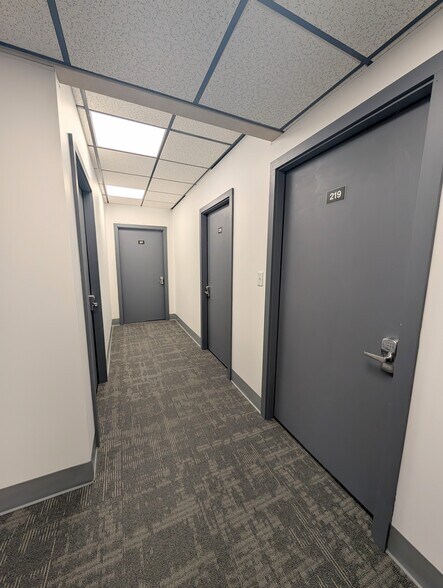 More Photos Of 136 Center St, Old Town Office For Sale