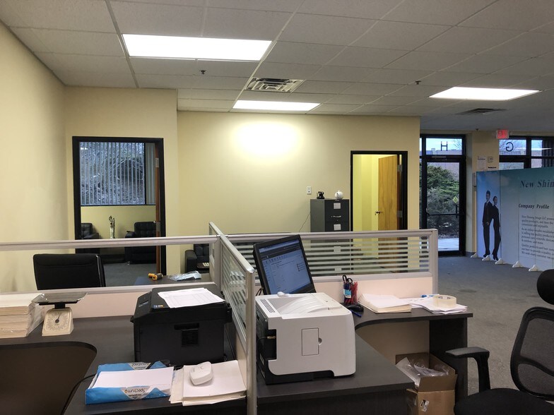More Photos Of 28 Industrial Dr, Middletown Warehouse For Lease