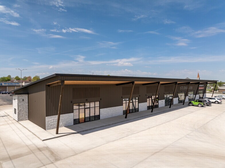 More Photos Of 1020 Thompson Blvd, Sedalia Storefront Retail Office For Lease