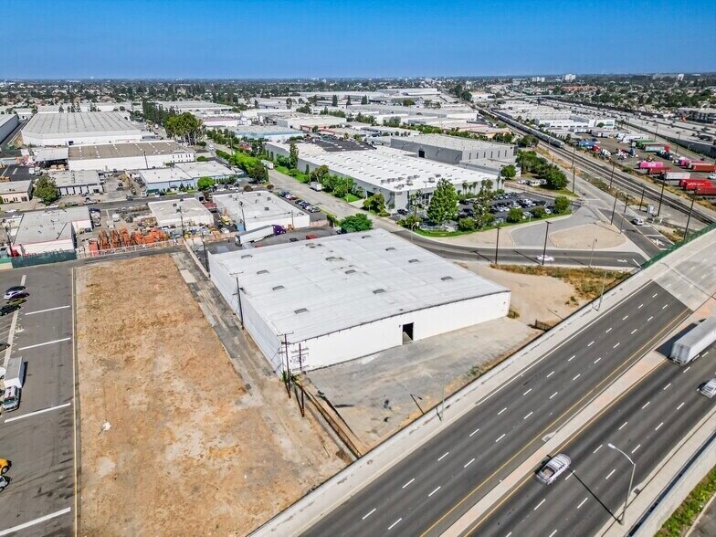 More Photos Of 13360 Molette St, Santa Fe Springs Warehouse For Lease