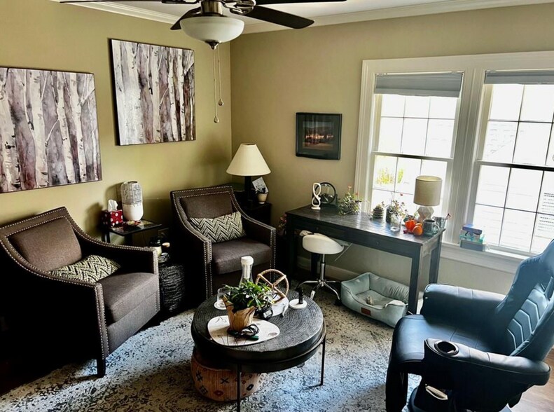 More Photos Of 215 N East Ave, Fayetteville Office For Sale