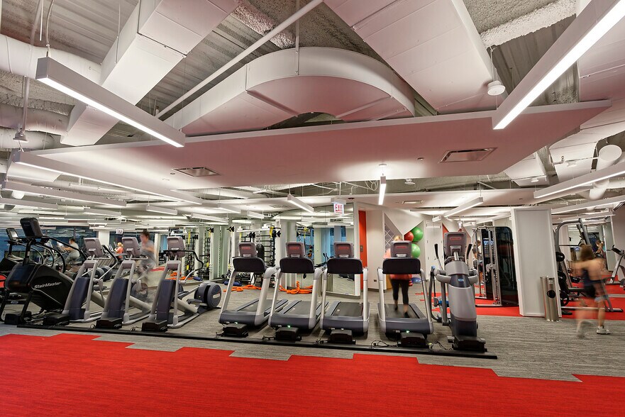 More Photos Of 550 W Adams St, Chicago Office For Lease