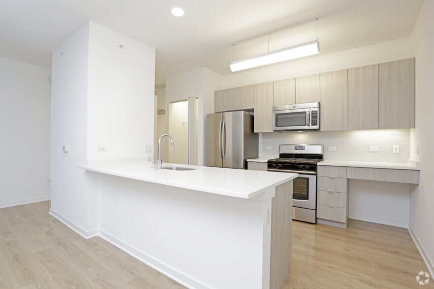 More Photos Of 558 W Webster Ave, Chicago Apartments For Lease