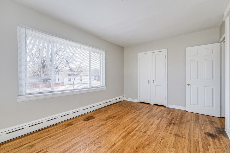 More Photos Of 609-611 N Dale St N, Saint Paul Storefront Retail Residential For Sale