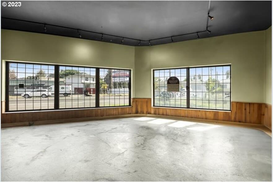More Photos Of 5700 SE Foster Rd, Portland Storefront Retail Office For Sale