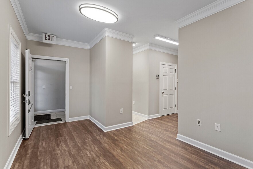 More Photos Of 6501 Creedmoor Rd, Raleigh Office Residential For Lease