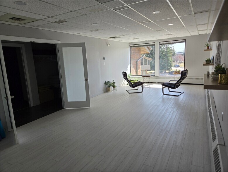 More Photos Of 259 Midpark Way SE, Calgary Medical For Lease