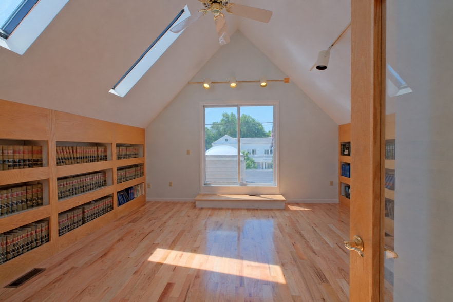 Primary Photo Of 1 E Chestnut St, Sharon Medical For Lease