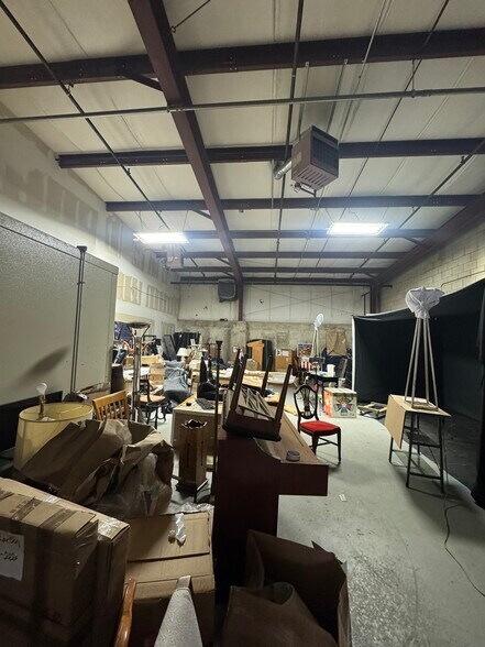 More Photos Of 115 Hood Ter, West Haven Warehouse For Lease