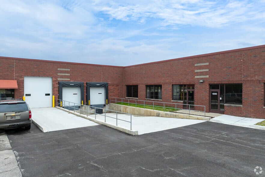 More Photos Of 1580-1598 S Lakeside Dr & Bur Wood Dr, Waukegan Warehouse For Sale