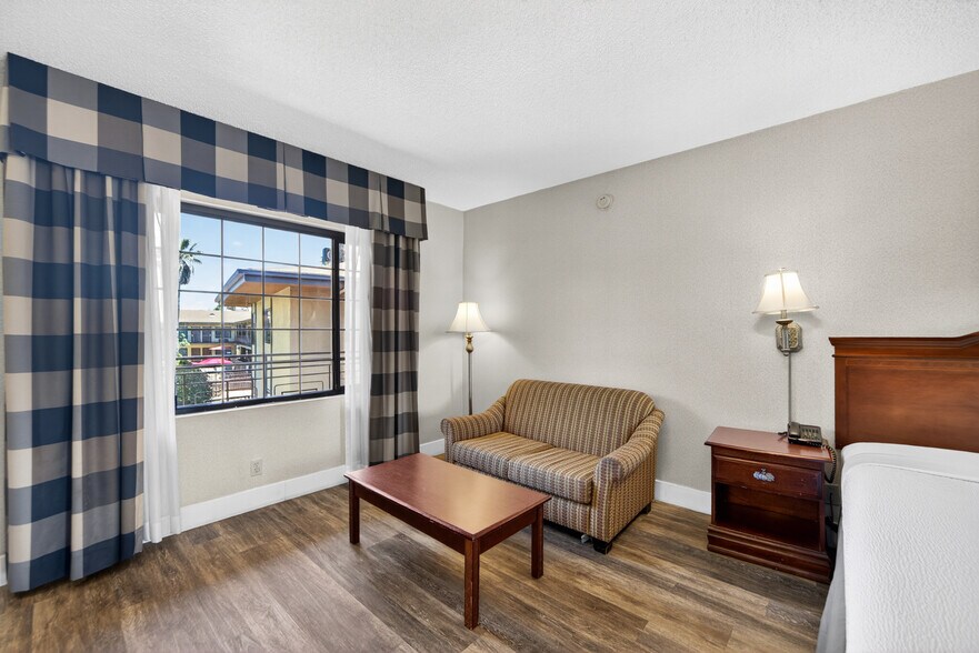 More Photos Of 12933 Ventura Blvd, Studio City Hotel For Sale