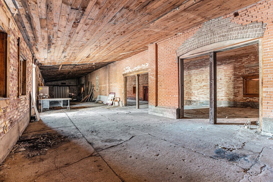 More Photos Of 226 Baldwin St, Big Rapids Light Distribution For Sale