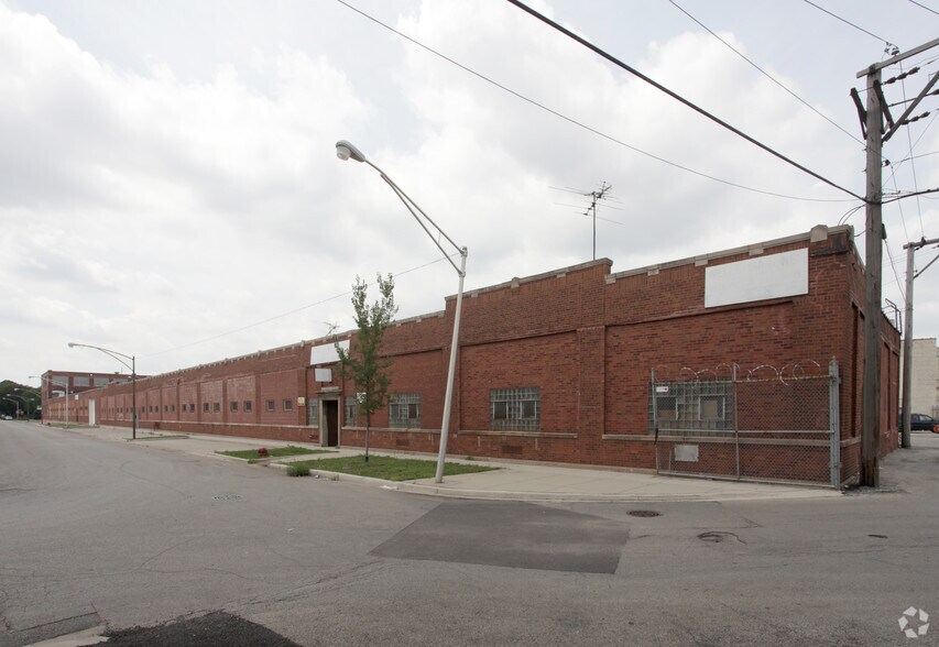 More Photos Of 2701 N Kildare Ave, Chicago Warehouse For Lease