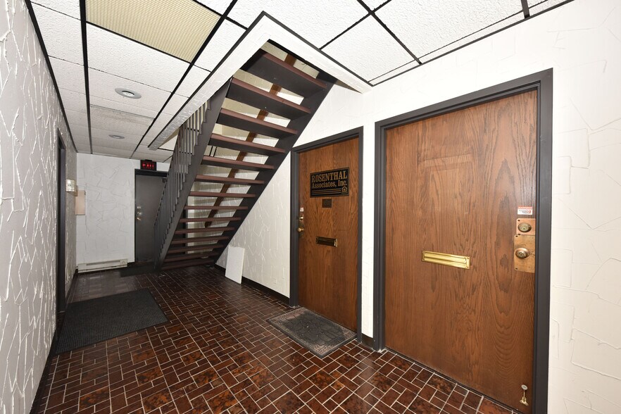 More Photos Of 7400 W Brown Deer Rd, Milwaukee Office For Sale
