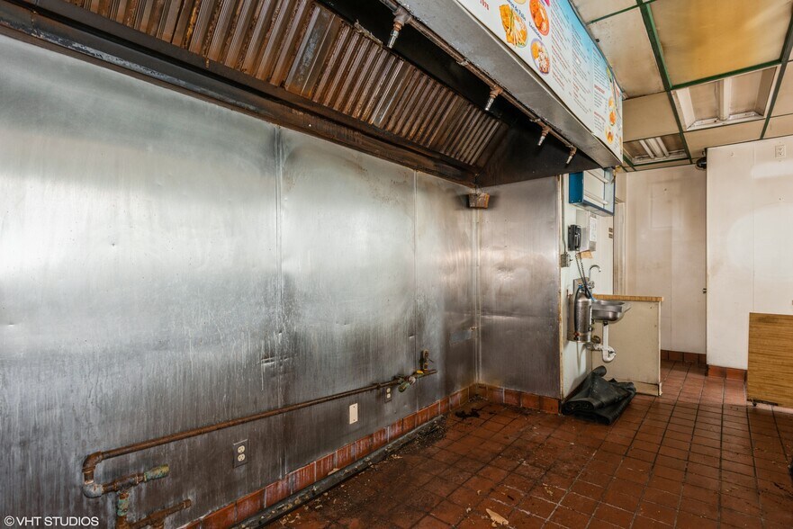 More Photos Of 7100 Roosevelt Rd, Oak Park Restaurant For Sale