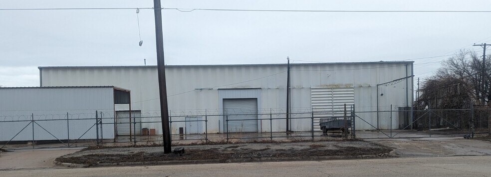 More Photos Of 219 Indiana Ave, Wichita Falls Warehouse For Lease