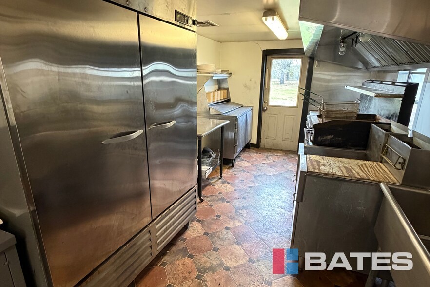 More Photos Of 653 Sardis St, Midlothian Restaurant For Lease