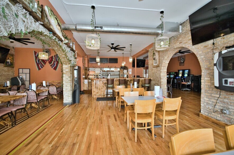 More Photos Of 3034-3040 W Montrose Ave, Chicago Apartments For Sale