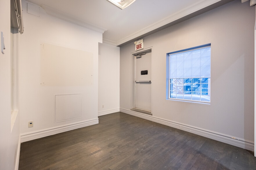 More Photos Of 1583 Rue Saint-Hubert, Montréal Medical For Sale