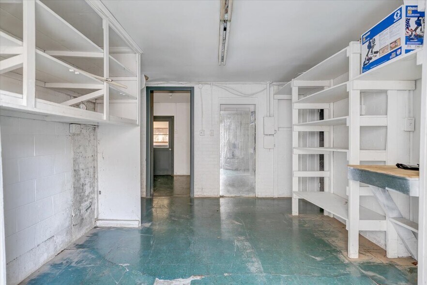 More Photos Of 630 Lowe St, Buchanan Restaurant For Sale