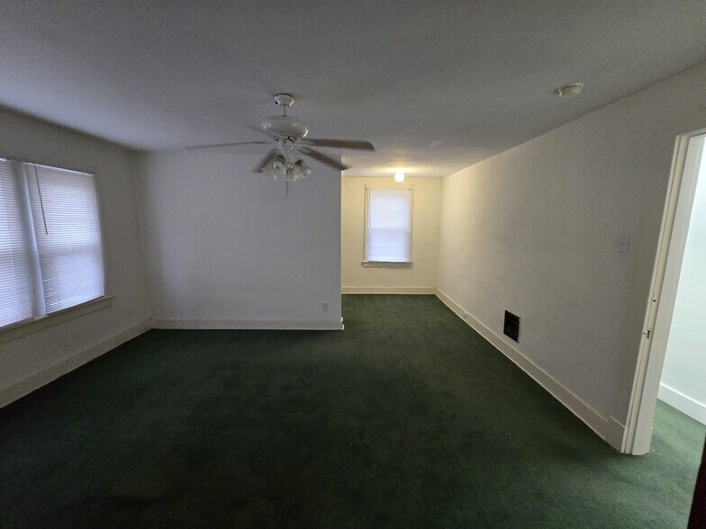 More Photos Of 2311 S Big Bend Blvd, Maplewood Office For Lease