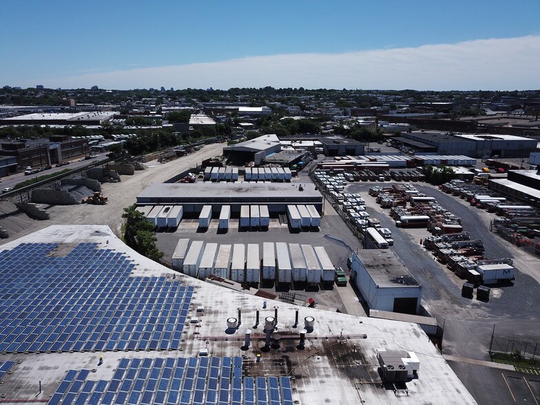 More Photos Of 1 Railroad Pl, Maspeth Warehouse For Lease