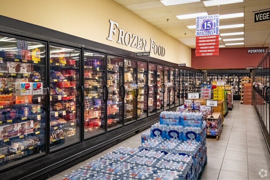 More Photos Of 106 W Oak St, Boscobel Supermarket For Sale
