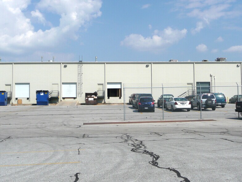 More Photos Of 11105-11147 Mockingbird Dr, Omaha Warehouse For Lease