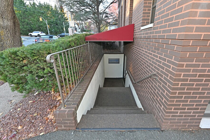 More Photos Of 179 S Maple Ave, Ridgewood Office For Sale