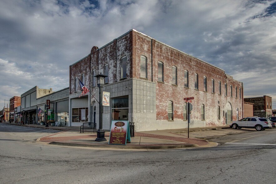 More Photos Of 308 E Don Tyler Ave, Dewey Storefront For Sale