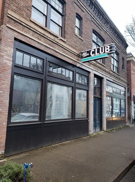 More Photos Of 522 E Main St, Cottage Grove Storefront Retail Residential For Lease