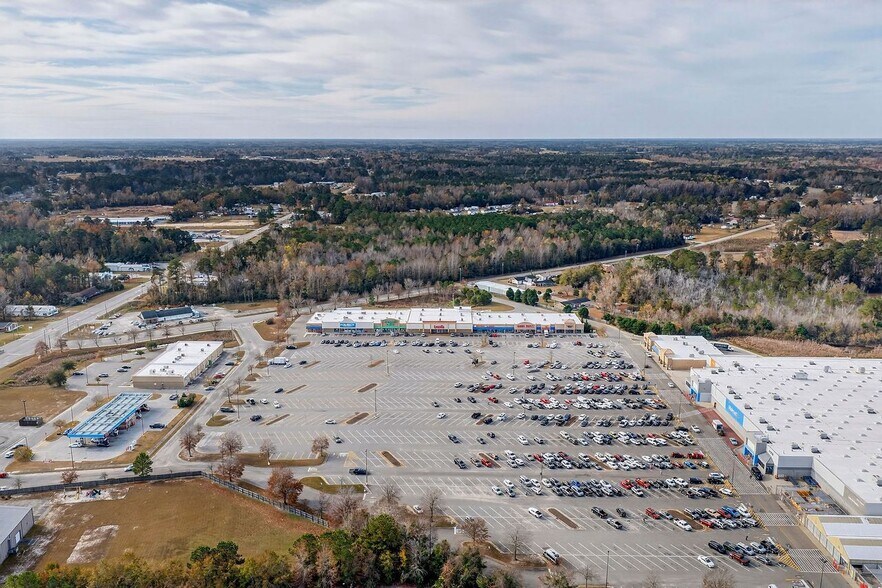 More Photos Of 300-326 Columbus Corners Dr, Whiteville Storefront For Lease