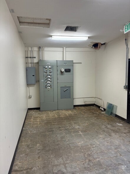 More Photos Of 9190-9214 Exposition Blvd, Los Angeles Warehouse For Sale