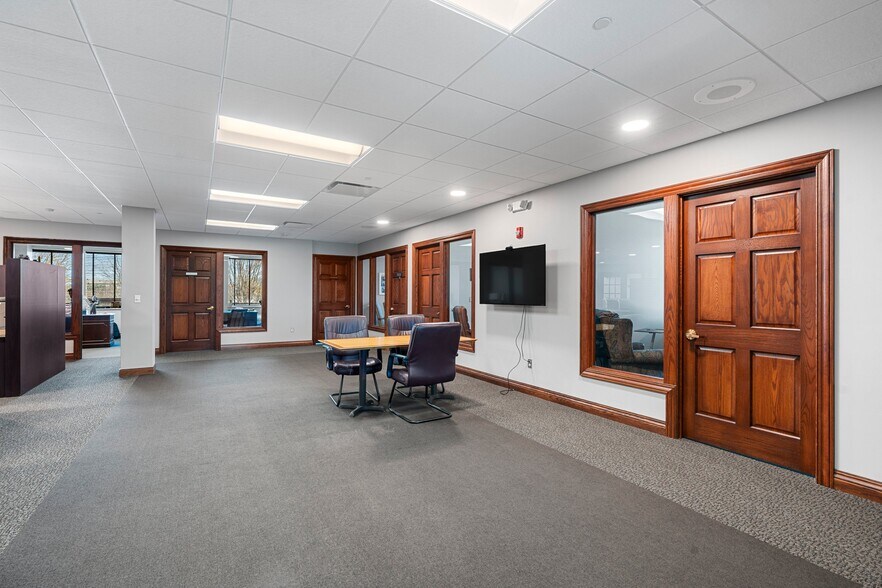 More Photos Of 4400 Calumet Ave, Manitowoc Office For Sale