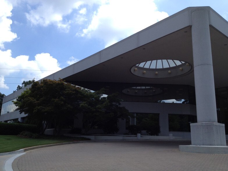 More Photos Of 2060 Mount Paran Rd NW, Atlanta Office For Lease