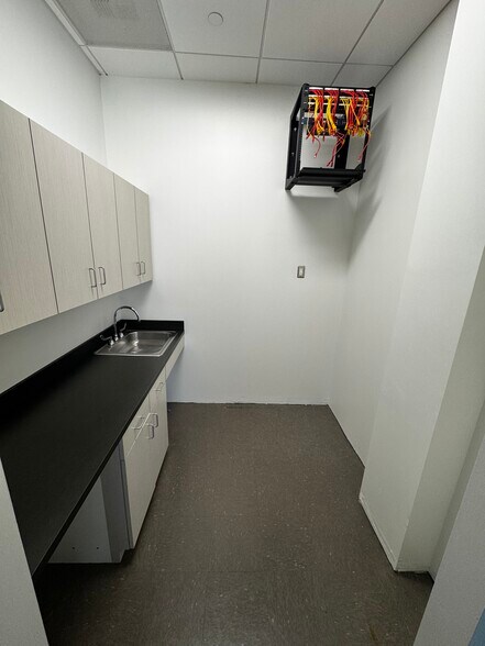 More Photos Of 5920 W William Cannon Dr, Austin Unknown For Lease