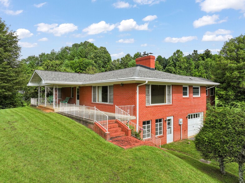 More Photos Of 5 Noland Downs Rd, Waynesville Office Residential For Sale
