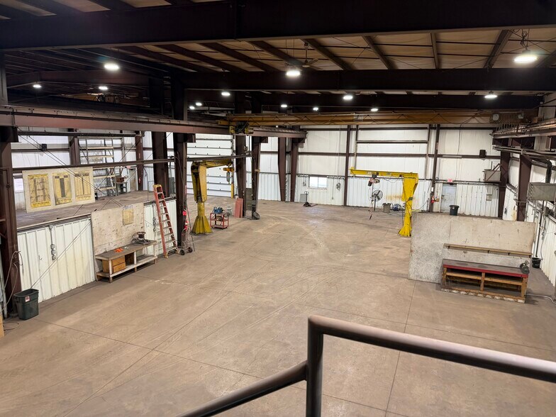 More Photos Of 195 Wendt Dr, Waupaca Warehouse For Lease